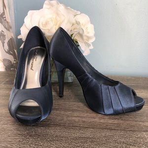 Open toe pumps